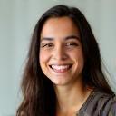 Headshot of Beatriz Lima, a satisfied student